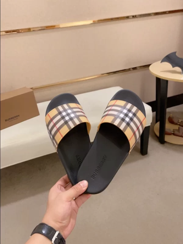 Burberry Check Slides - SB02