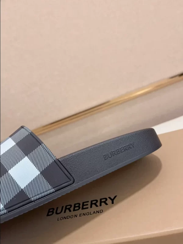 Burberry Check Slides - SB15