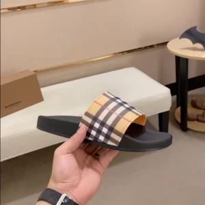 Burberry Check Slides - SB02