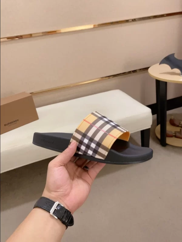 Burberry Check Slides - SB02