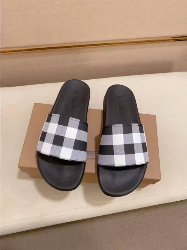 Burberry Check Slides - SB09