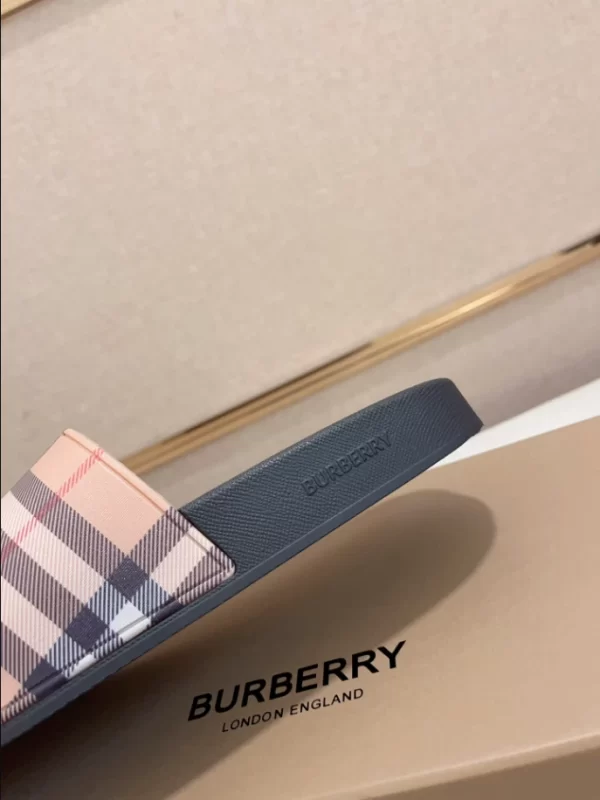 Burberry Check Slides - SB14