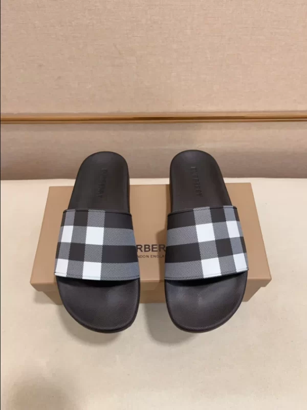 Burberry Check Slides - SB15