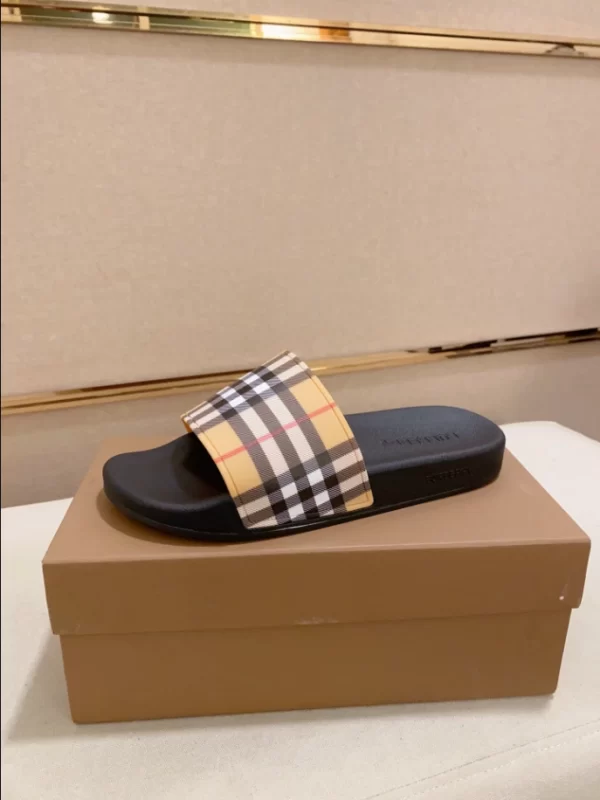 Burberry Check Slides - SB02