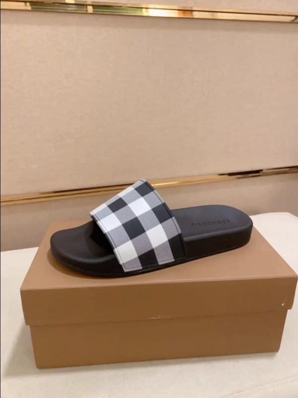 Burberry Check Slides - SB09