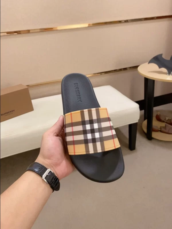 Burberry Check Slides - SB02