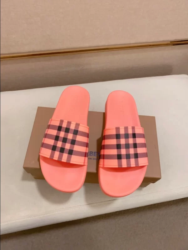 Burberry Check Slides - SB08