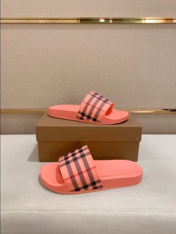 Burberry Check Slides - SB08