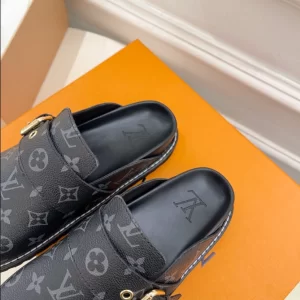 LV Cosy Flat Comfort Clogs - S32