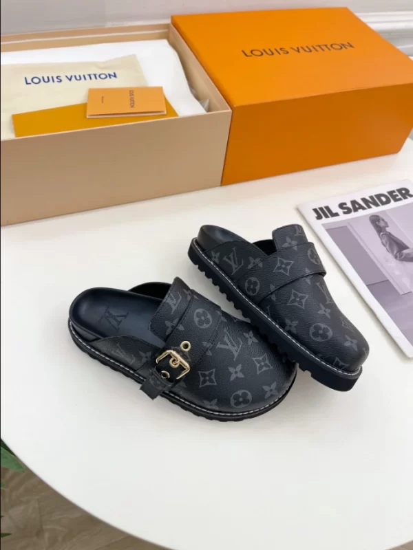 LV Cosy Flat Comfort Clogs - S32