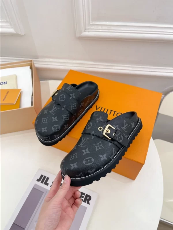 LV Cosy Flat Comfort Clogs - S32