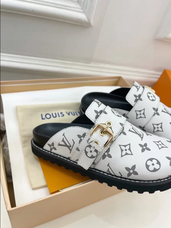 LV Cosy Flat Comfort Clogs - S33