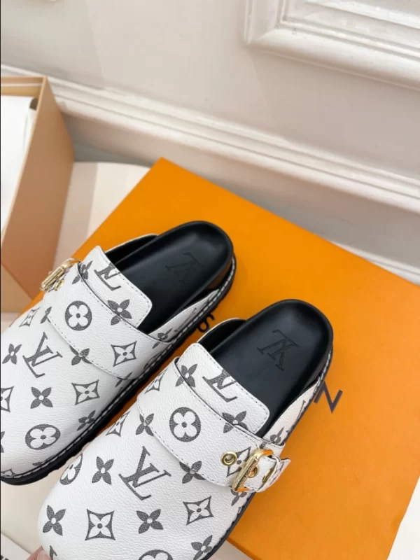 LV Cosy Flat Comfort Clogs - S33