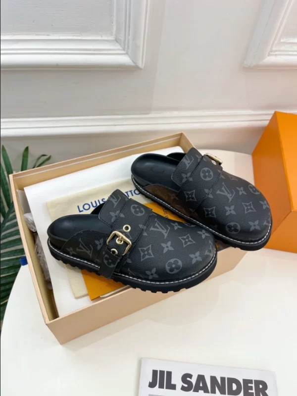 LV Cosy Flat Comfort Clogs - S32