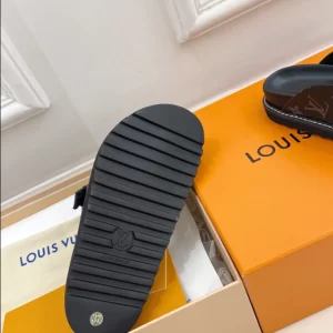 LV Cosy Flat Comfort Clogs - S32