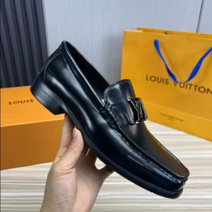 LV Montaigne Loafer - RL77