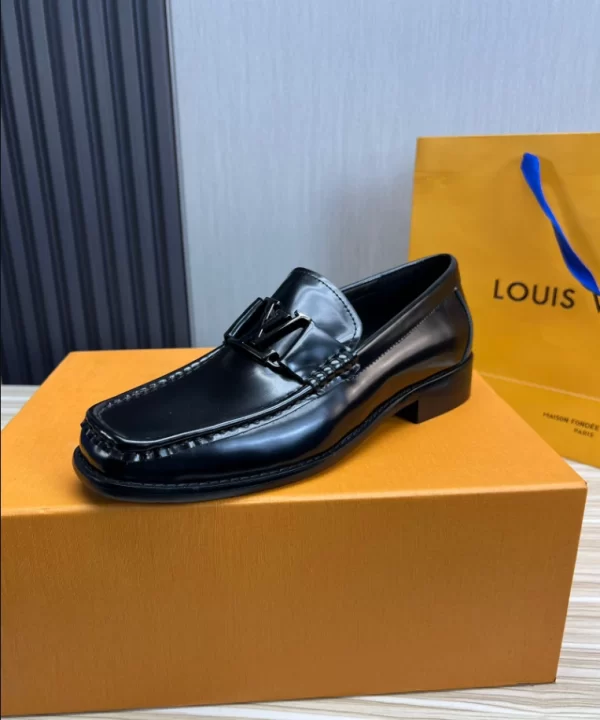 LV Montaigne Loafer - RL77