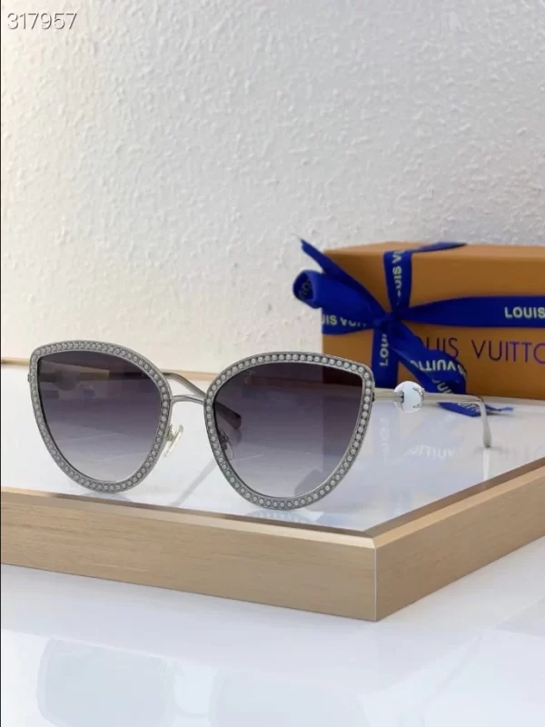 Louis Vuitton Sunglasses – LRS97