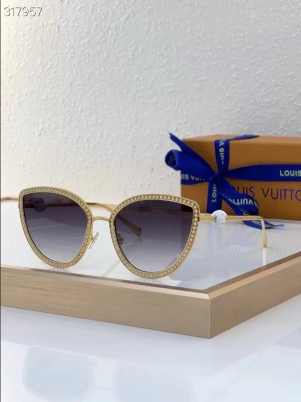 Louis Vuitton Sunglasses – LRS99