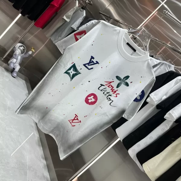 Louis Vuitton T-shirt - LRT02